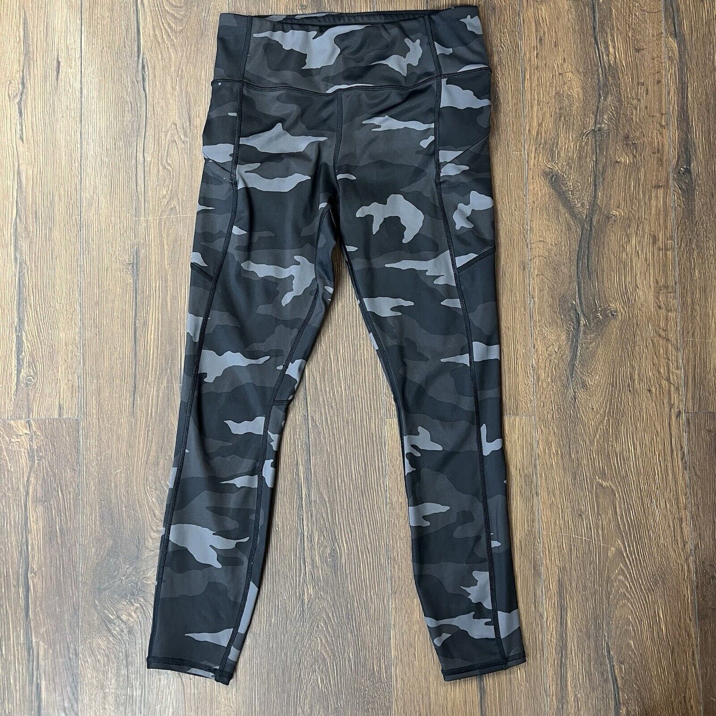 ATHLETA Contender Black Gray CAMO 7/8 Tight Leggings Zip Pockets Size SM