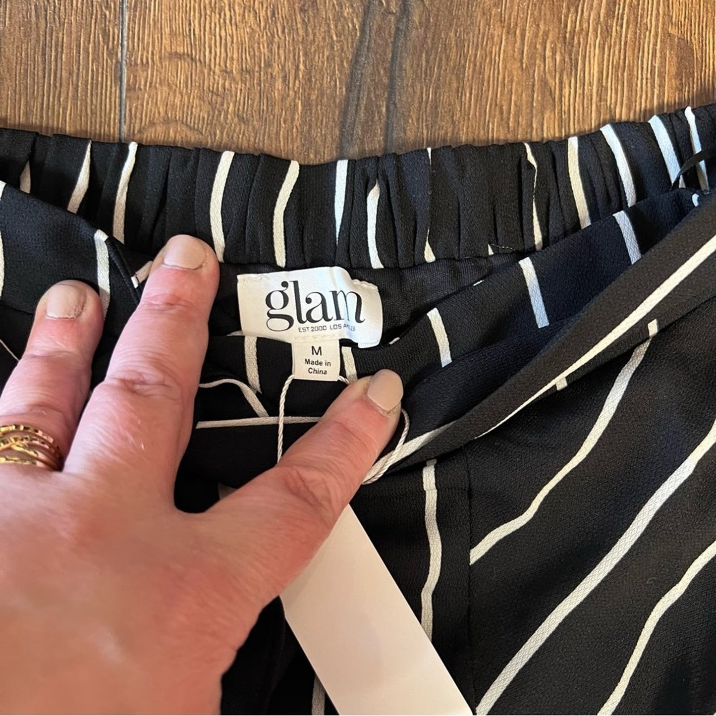 🆕 Glam Los Angelos black.striped skirt SZ MED
