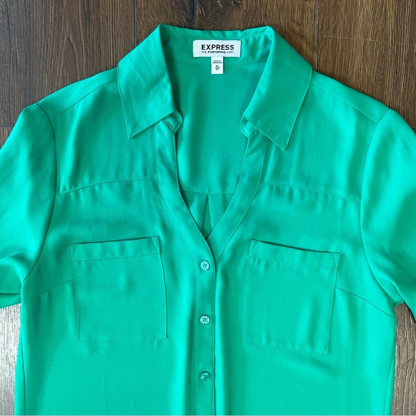 Express “the portfolio shirt” in green SZ XS