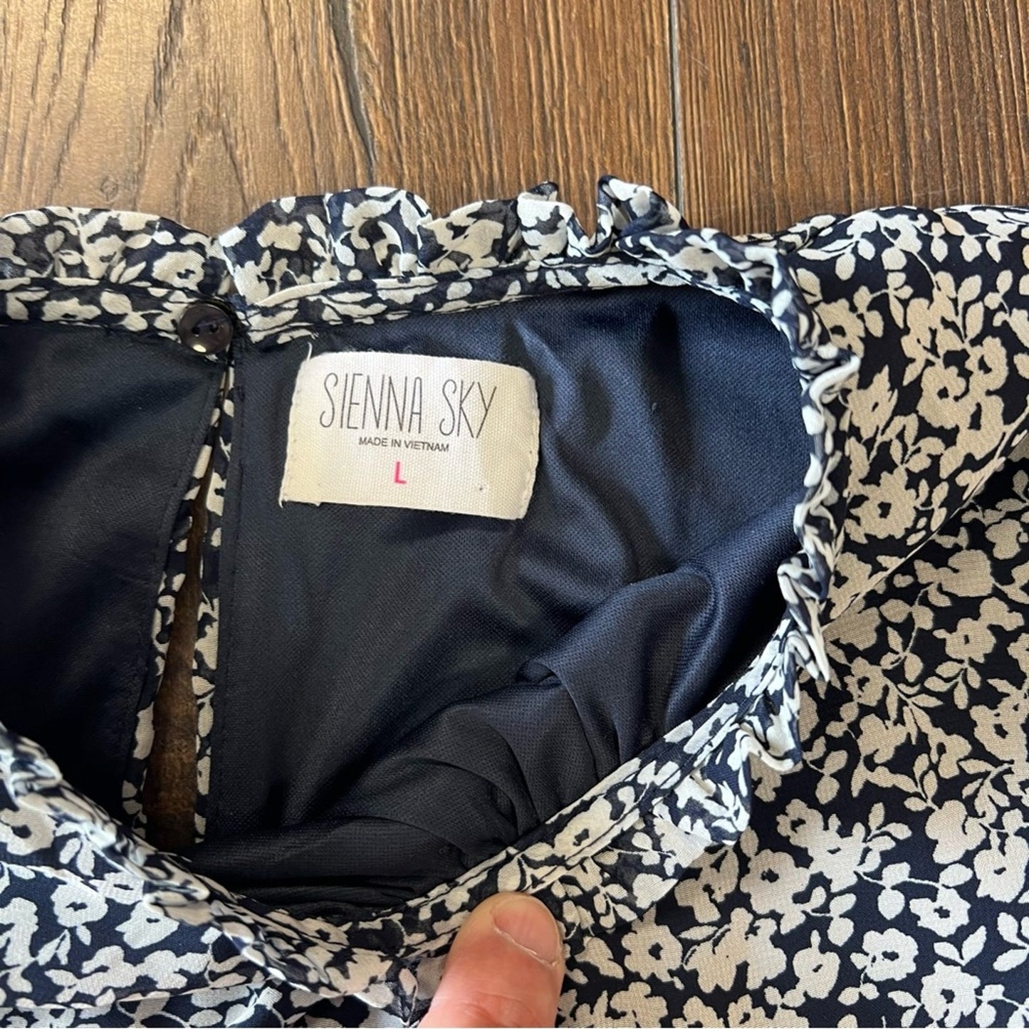 Sienna sky, navy floral blouse SZ LG