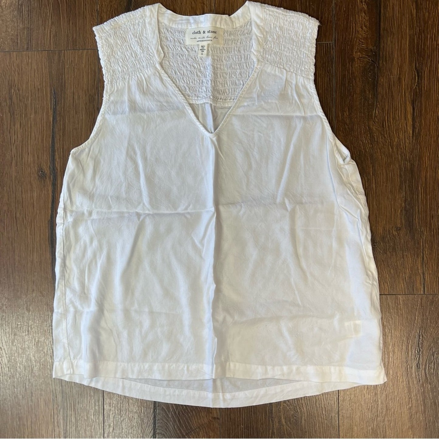 Cloth & stone white v neck tank SZ LG