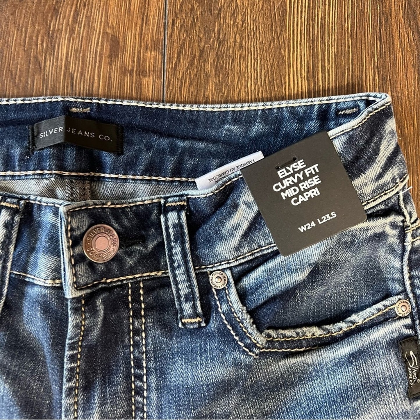 🆕 Silver Jean Elyse Mid Rise Capri SZ 24/00