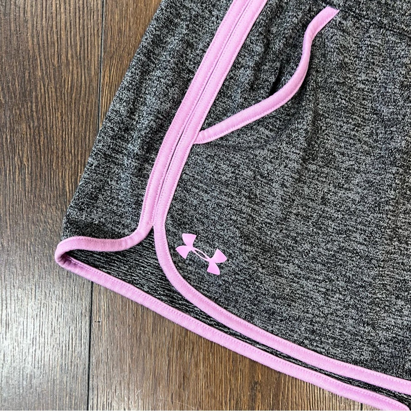 Under Armour athletic shorts SZ LG