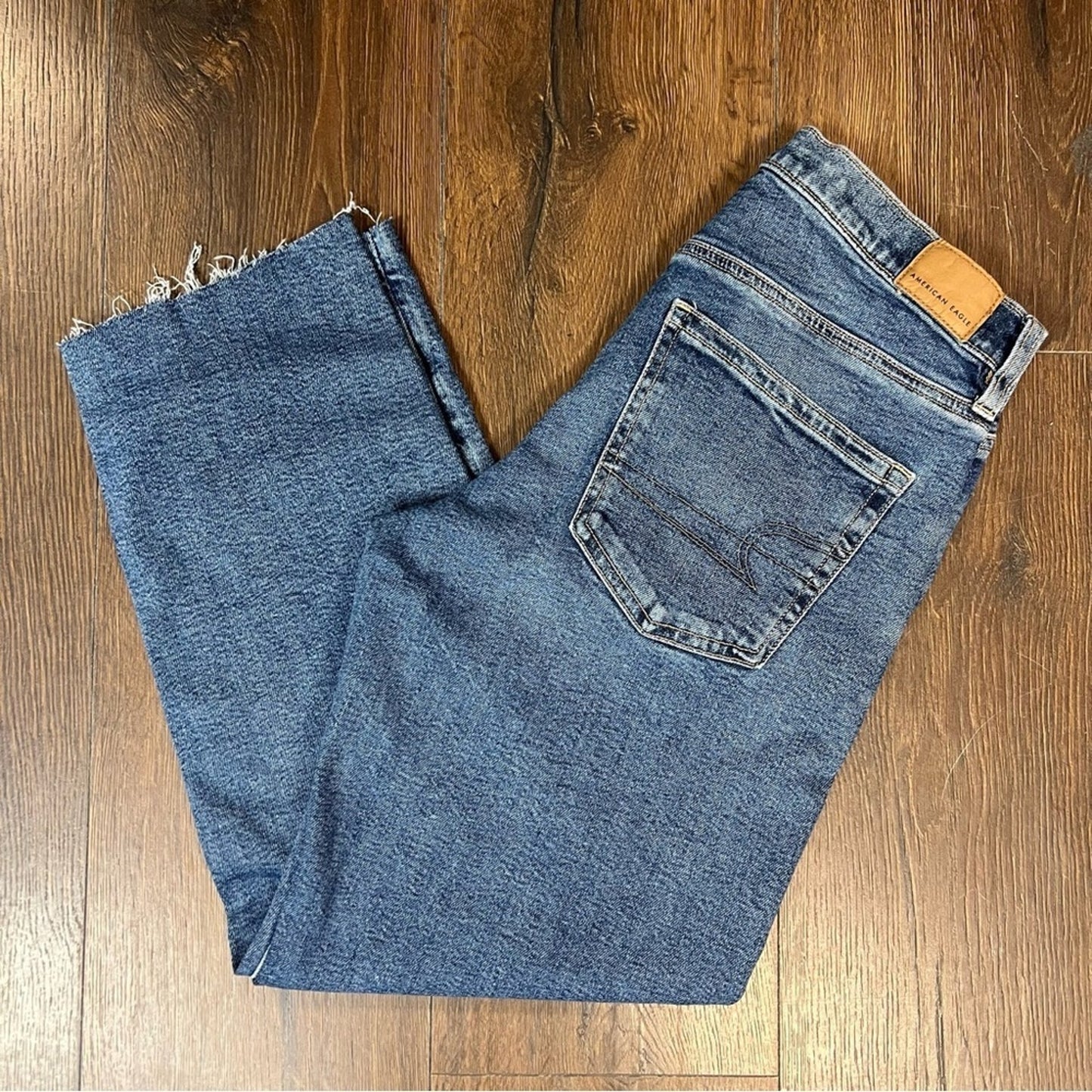 American Eagle 90’s Straight Leg Jean SZ 2 Short