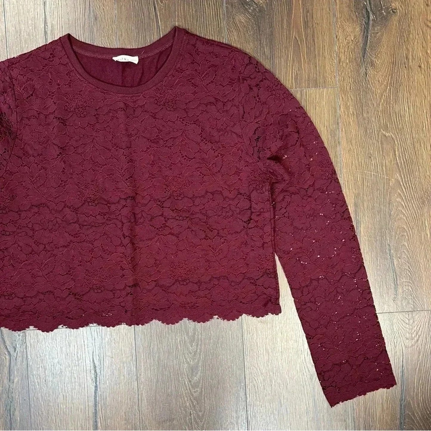 KORI burgundy lace cropped top SZ LG