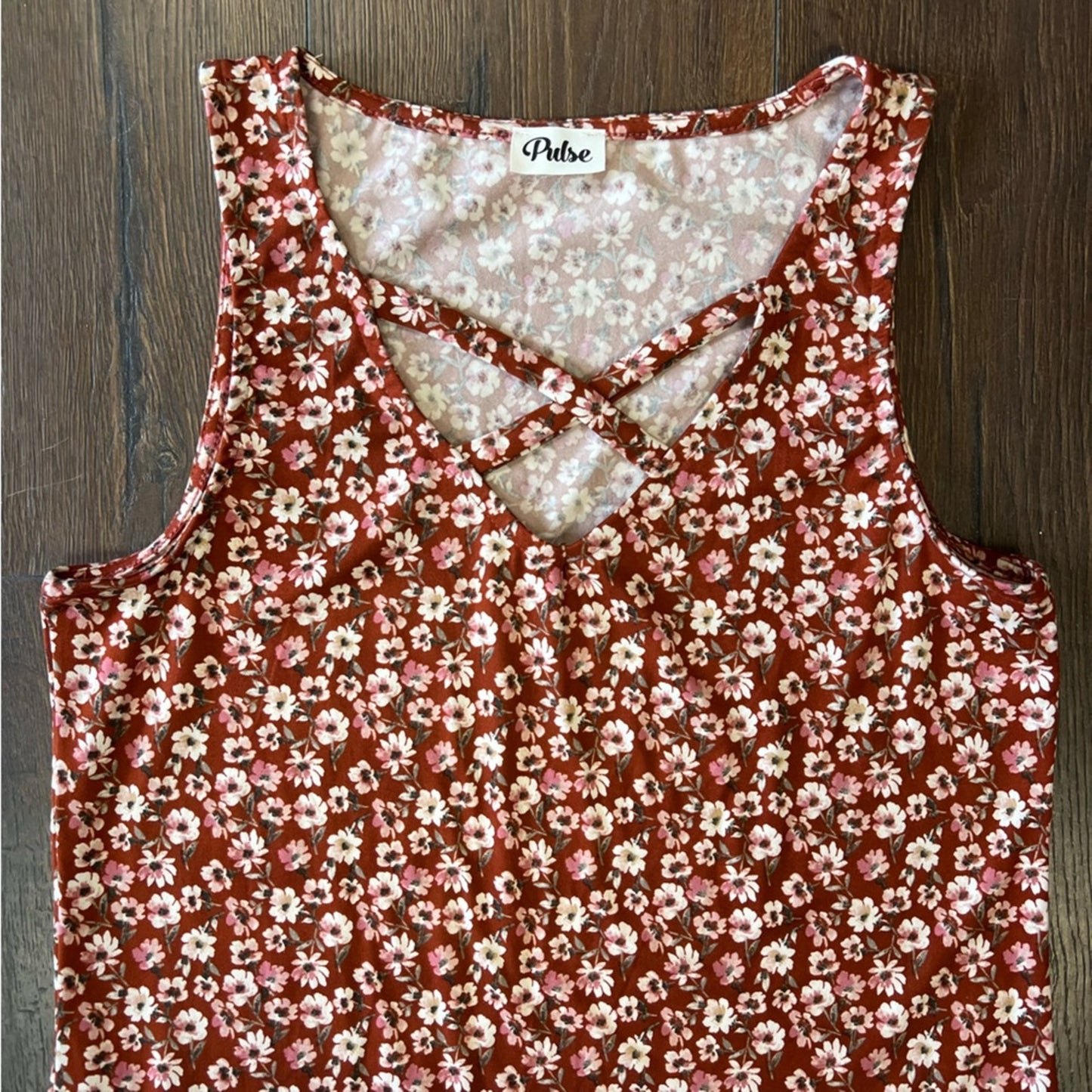 Pulse Boutique rust floral crisscross tank SZ MED