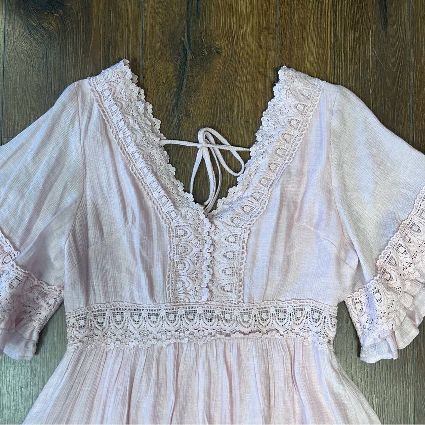 🆕 BluIvy Nuevo ranchco v-neck lace dress SZ MED