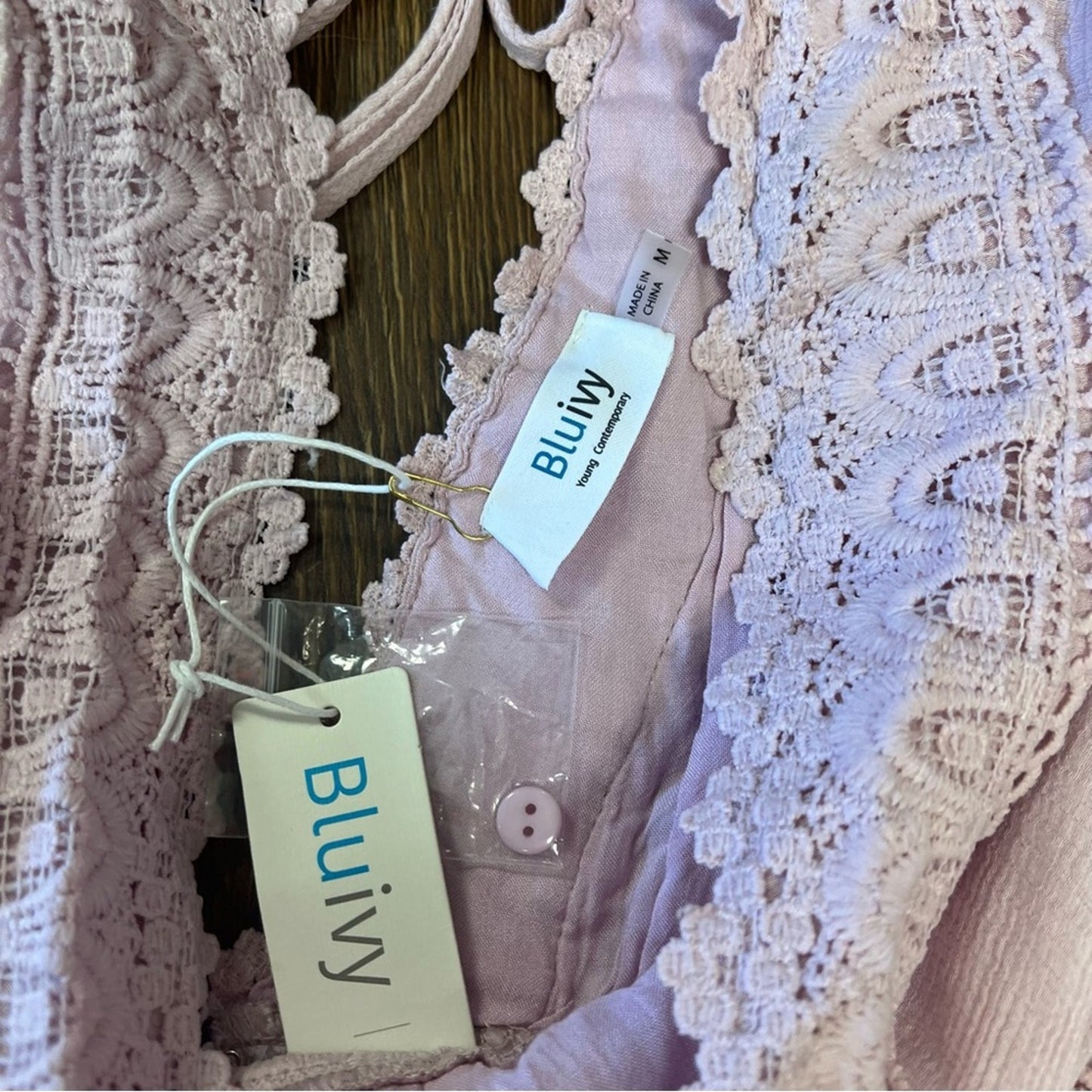 🆕 BluIvy Nuevo ranchco v-neck lace dress SZ MED