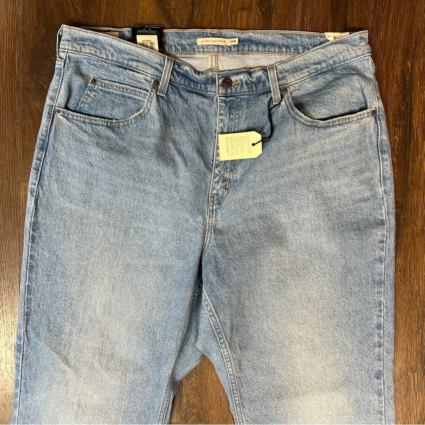 🆕 Levi's 70s High Slim Straight Marin Park
SZ 18W