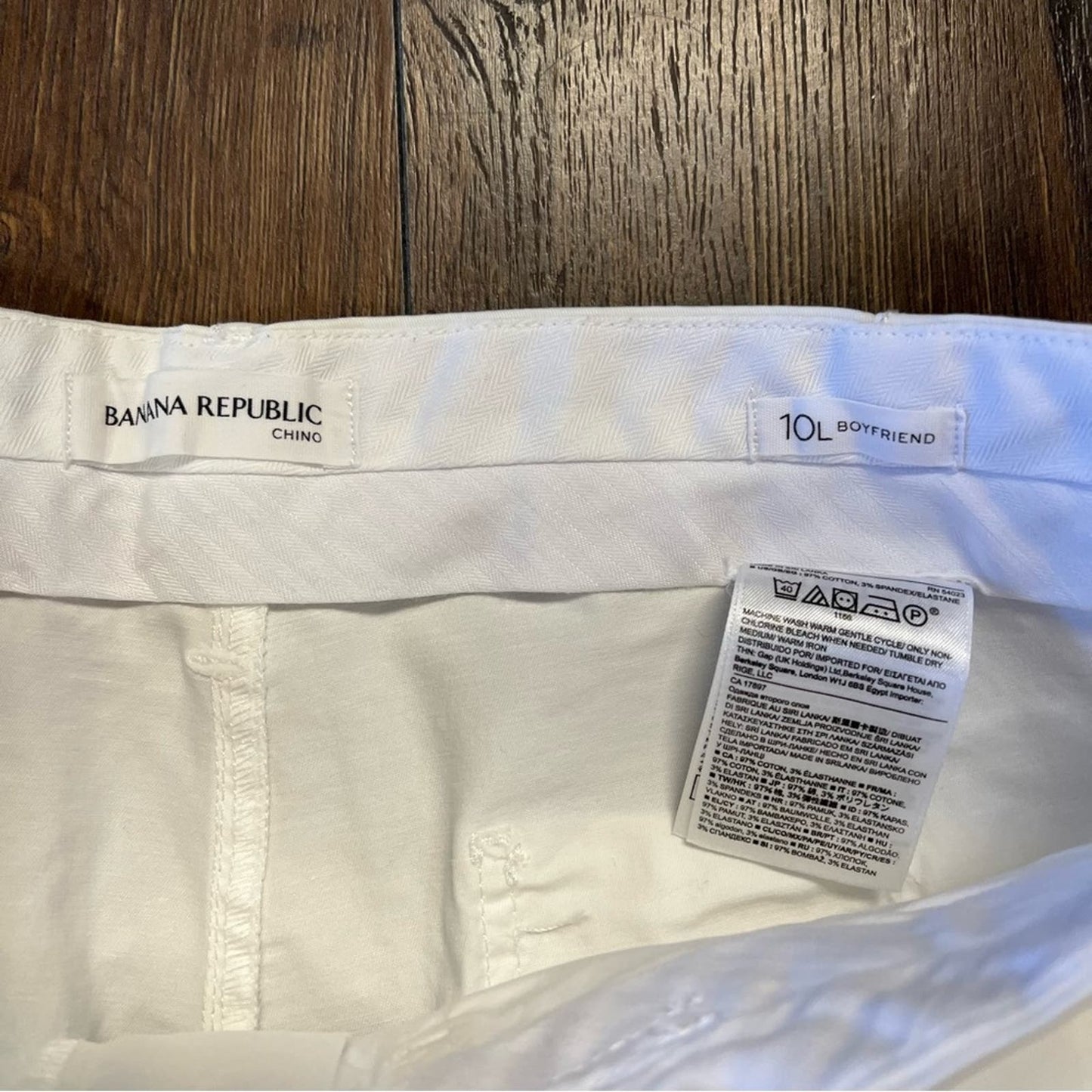 Banana Republic boyfriend white chino pants SZ 10Long