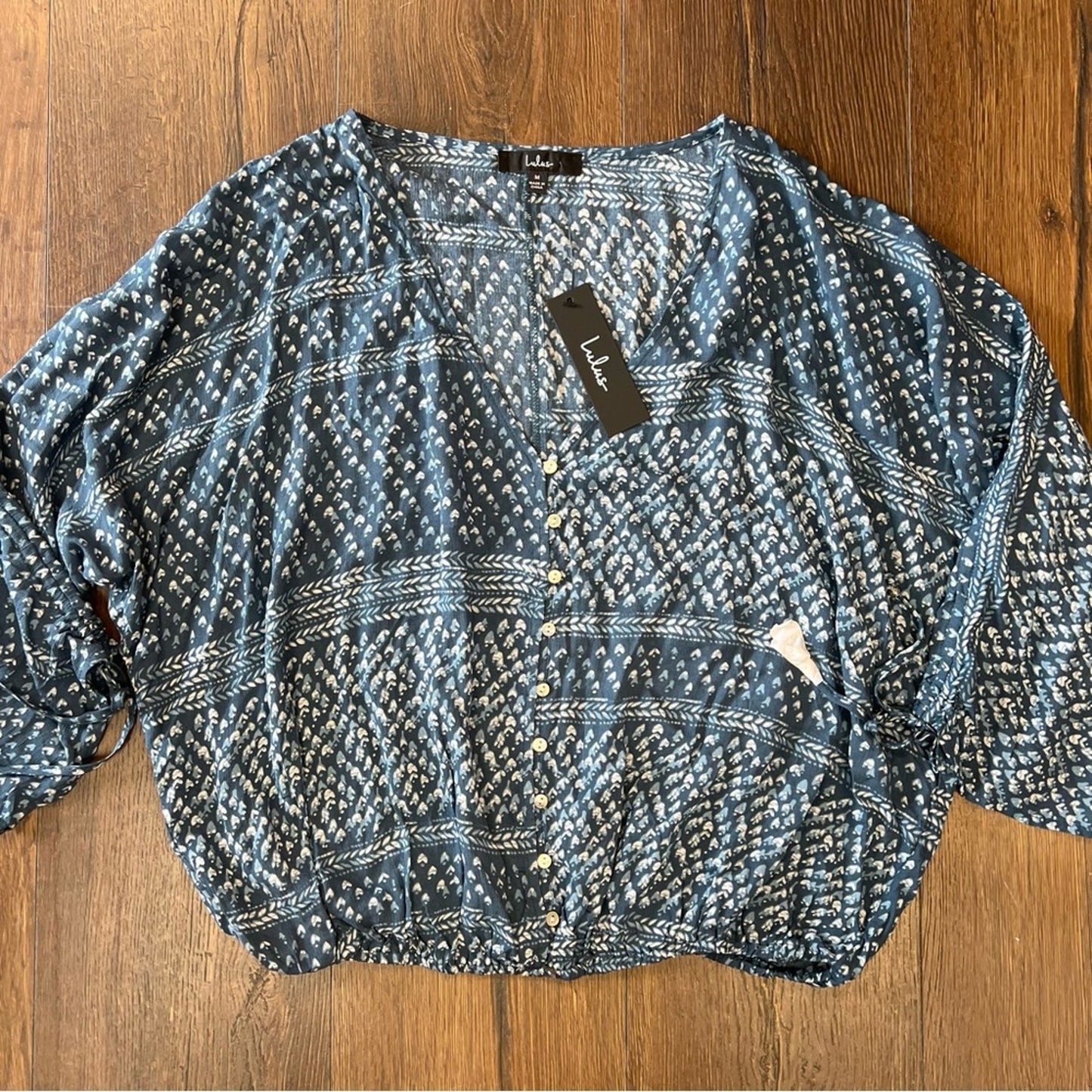 🆕 Lulu’s Carrissa Blue Print Long Sleeve Button Front Top SZ MED