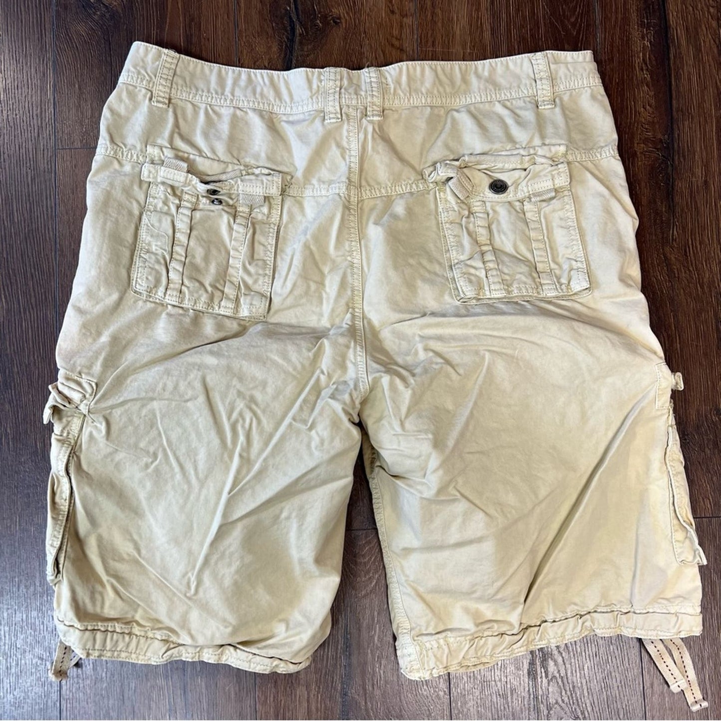 Men’s Wenven khaki cargo shorts SZ 40