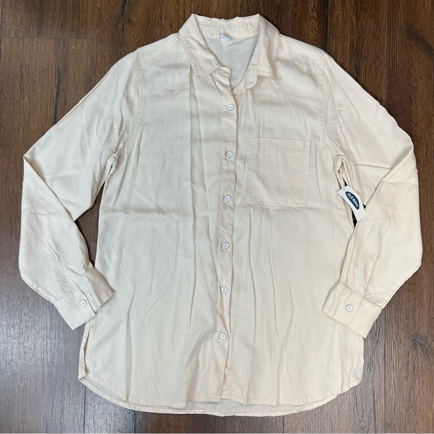 🆕 Old Navy long sleeve relaxed tencel cream button up SZ MED