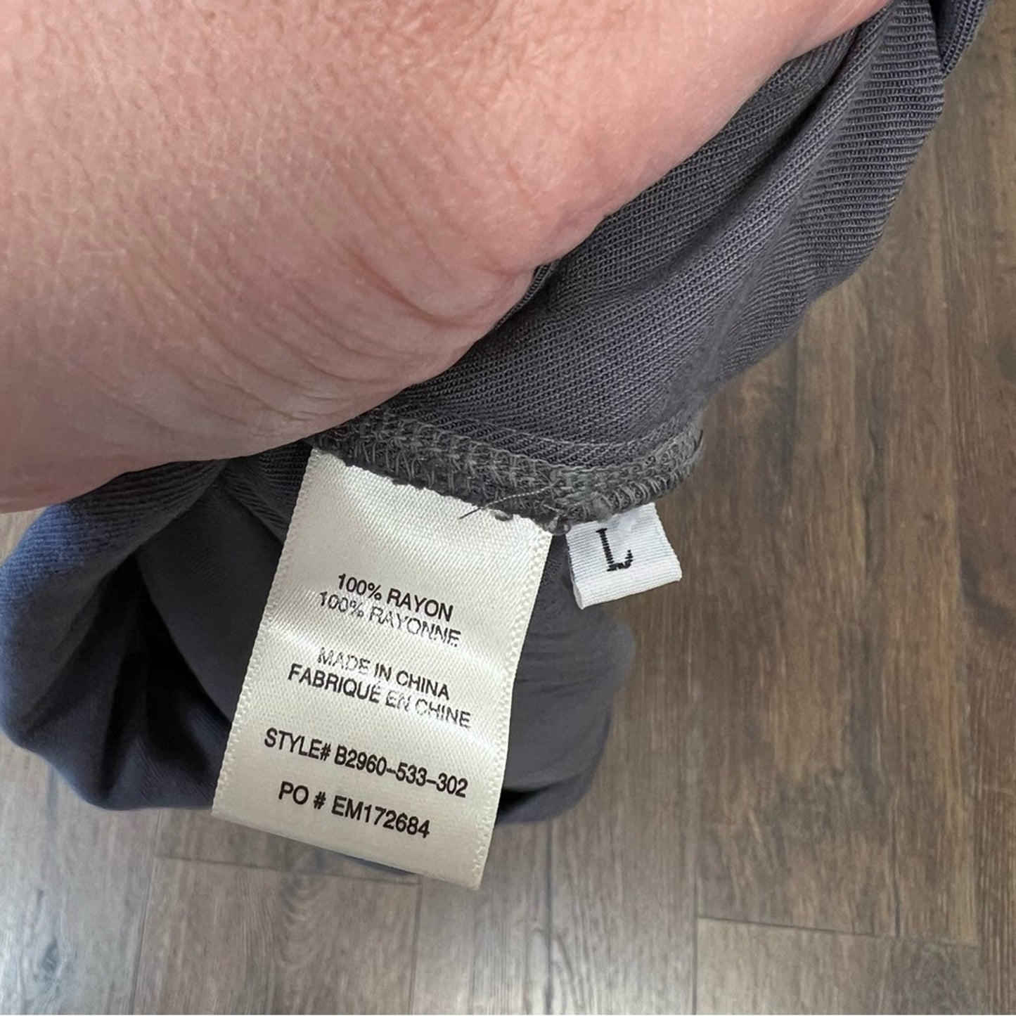 🆕 Bella Dahl v neck tee SZ LG