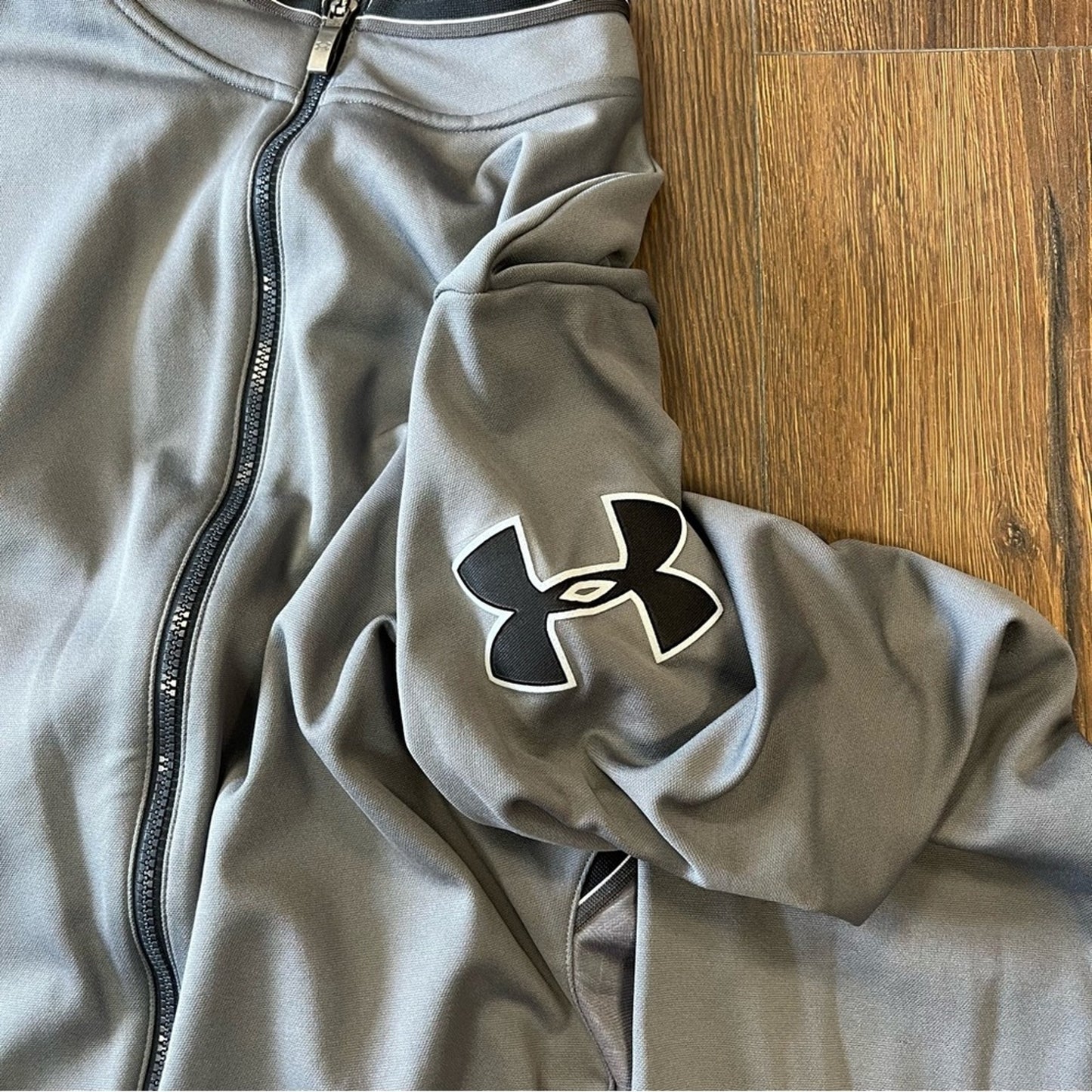 Men’s Under Armour loose fit track jacket SZ XL