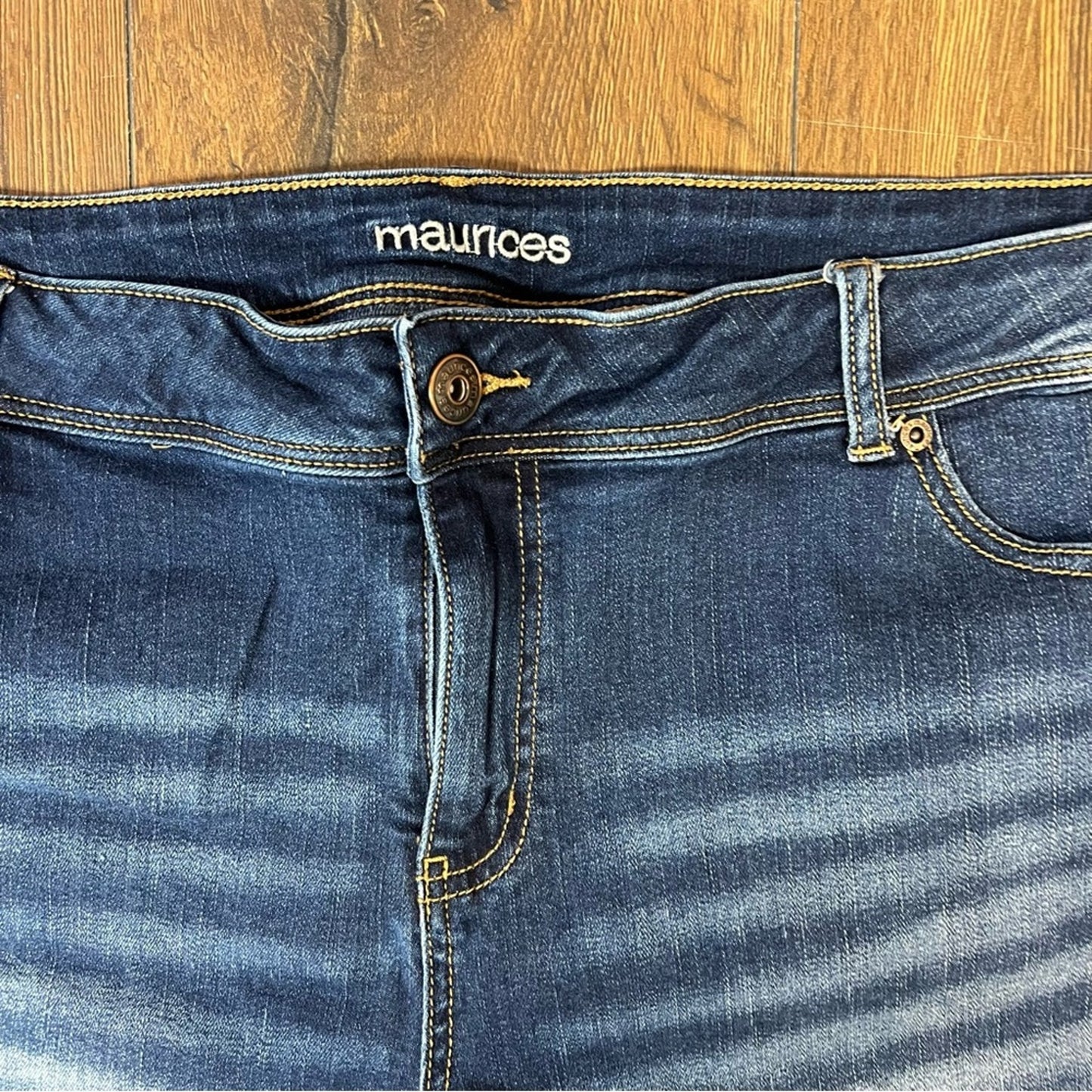 Maurice’s dark wash denim shorts SZ 24