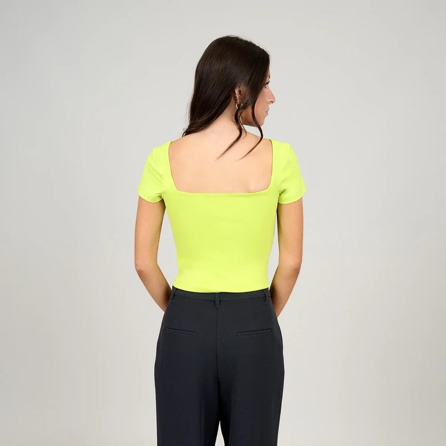 🆕 Second skin Stacy top in sunny lime SZ MED