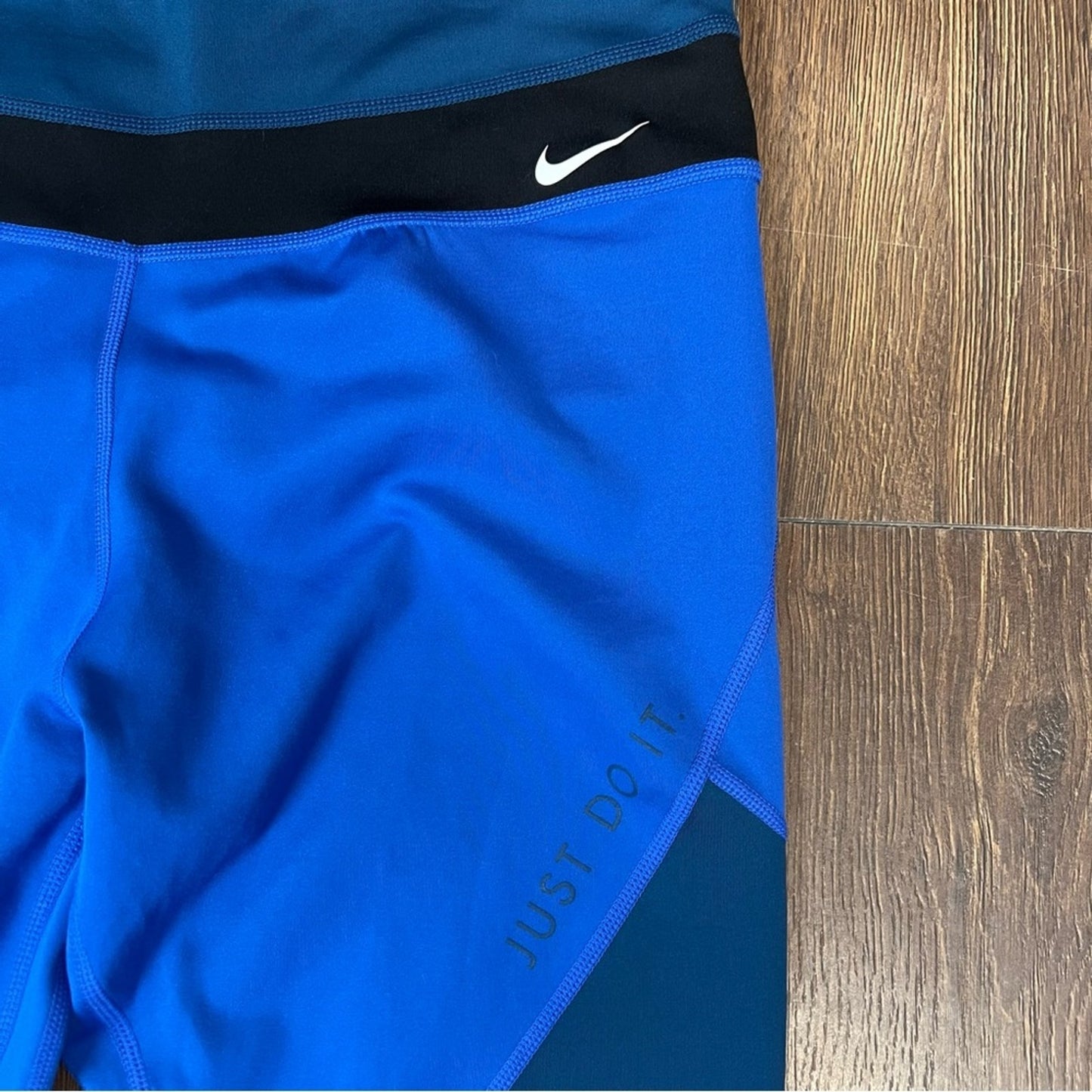 The Nike One mid rise tight fit full length Leggings SZ LG
