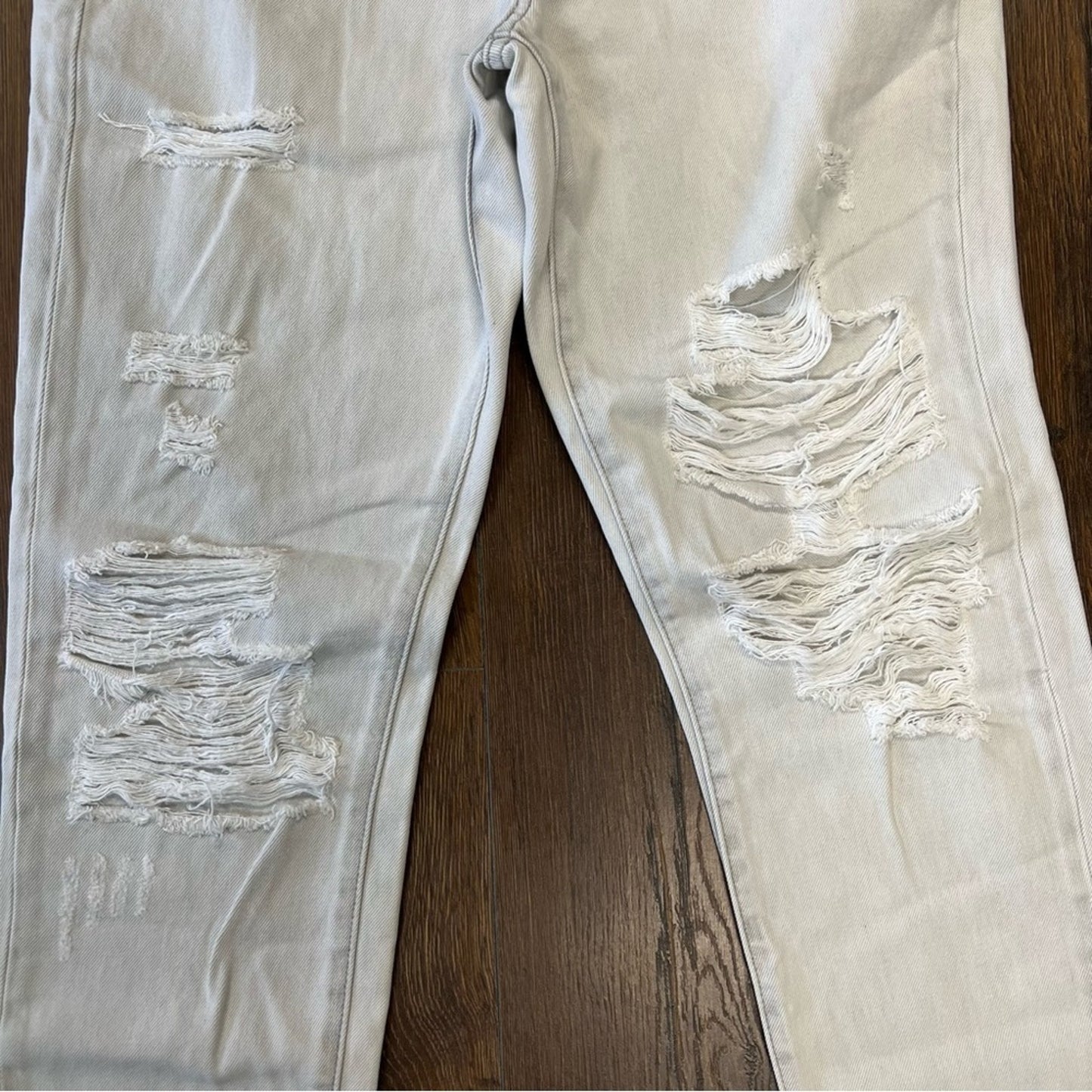 🆕 Vervet Gray Distressed Rigid Mom Jeans SZ 29/8
