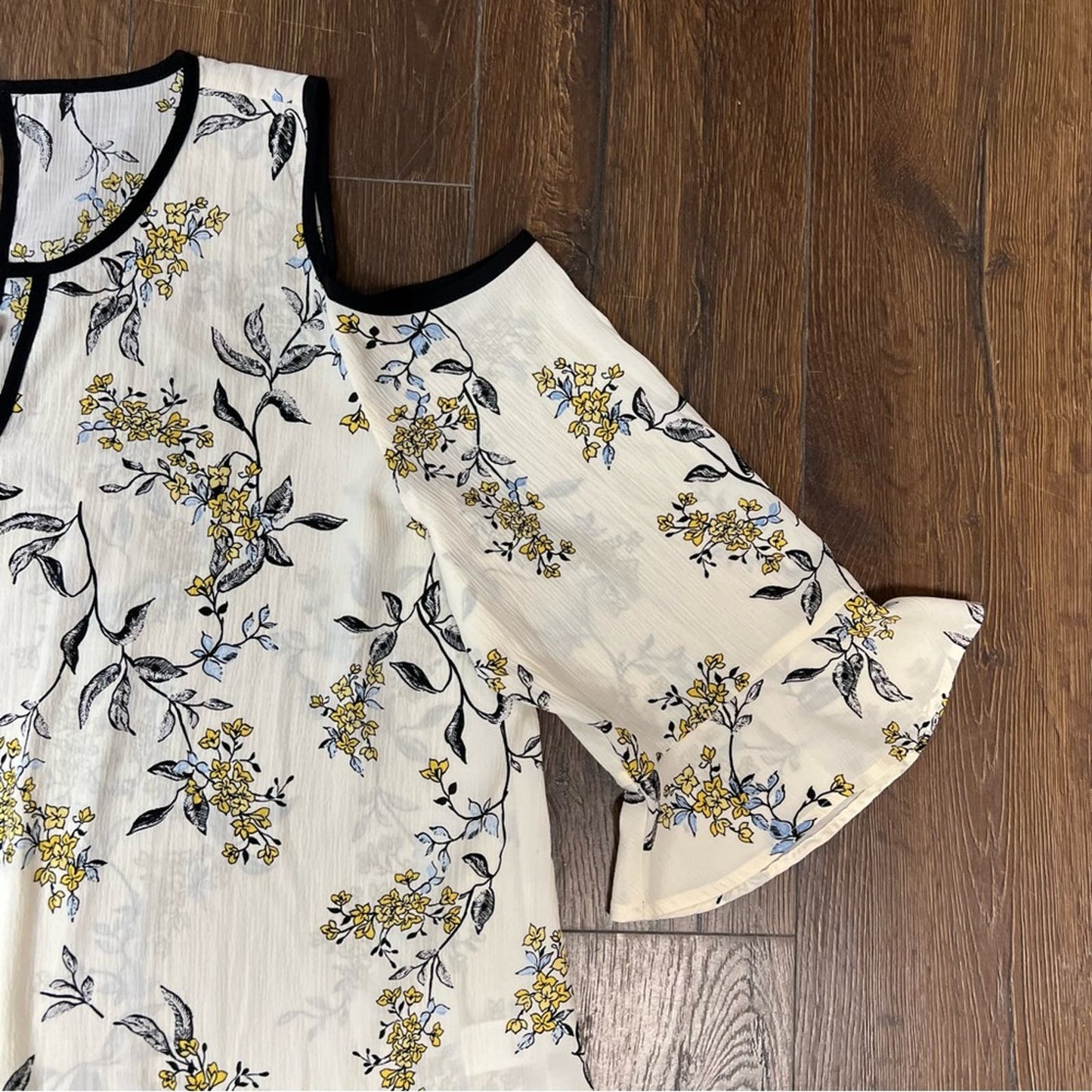 Maurice’s floral cold shoulder blouse SZ XXL