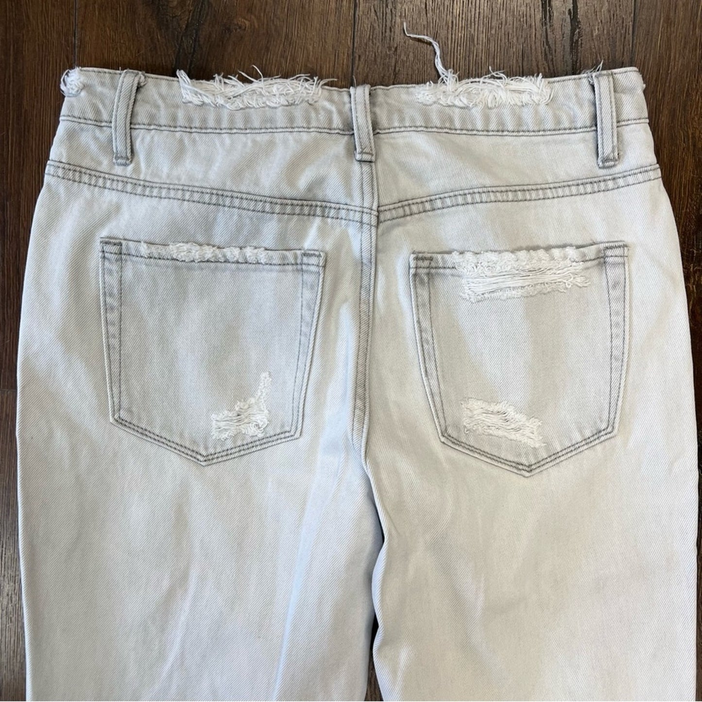 🆕 Vervet Gray Distressed Rigid Mom Jeans SZ 29/8