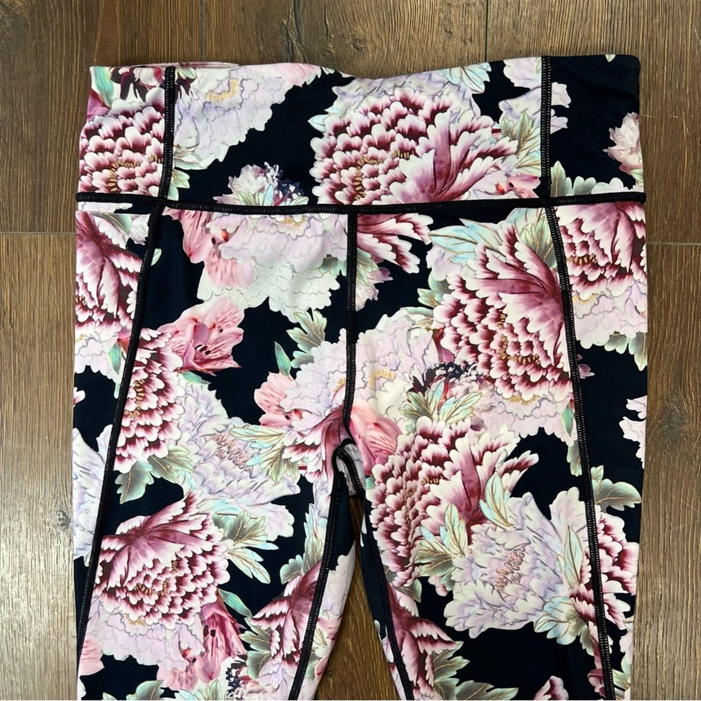 Athleta run free garden party 7/8 tights SZ MED