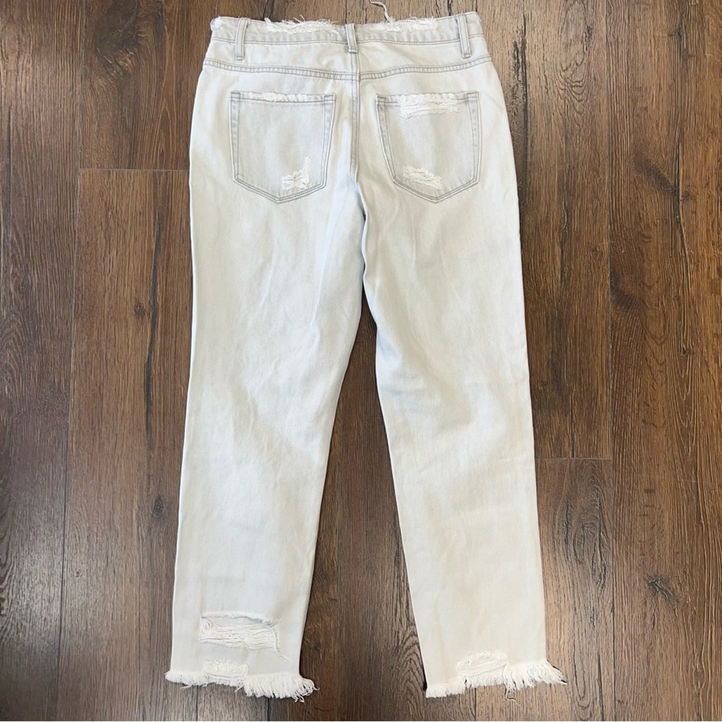 🆕 Vervet Gray Distressed Rigid Mom Jeans SZ 29/8
