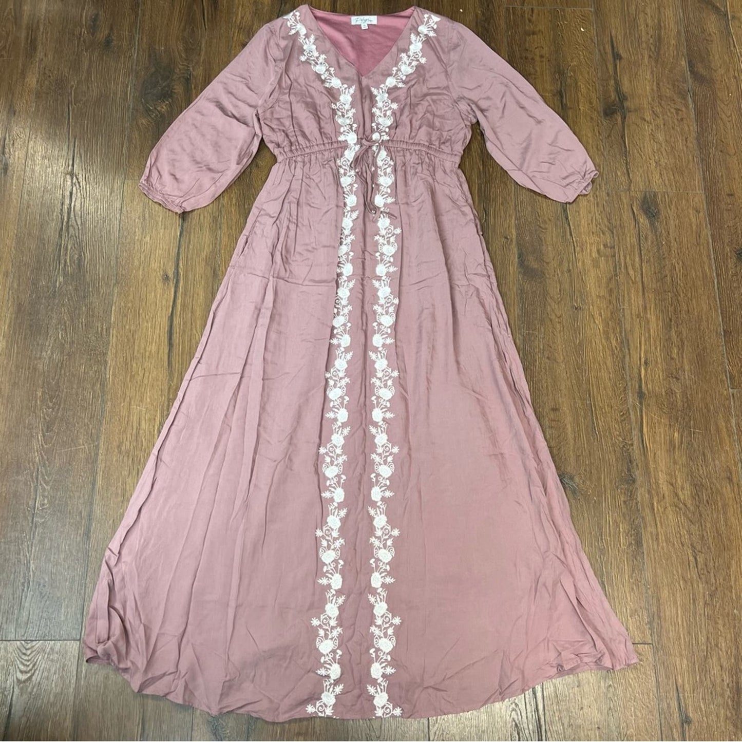 Polygram “The Rylan” modest embroidered maxi dress SZ MED