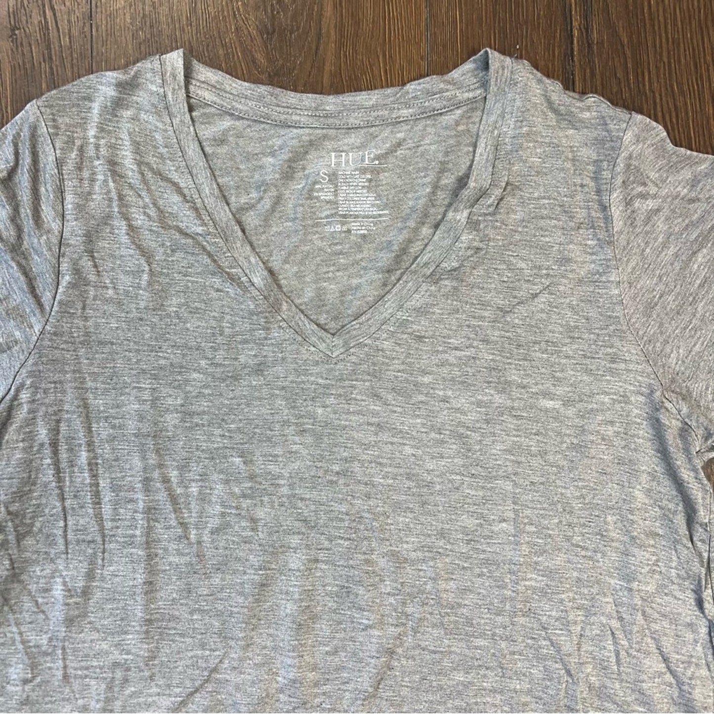 Hue gray V-neck tee SA SM