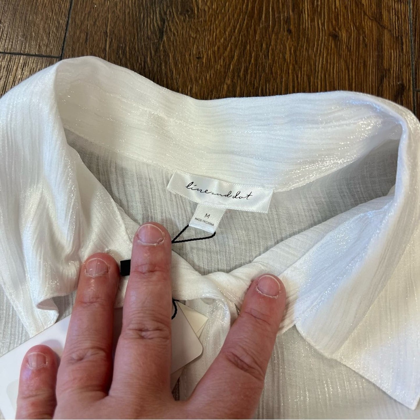 🆕 Line & dot white shimmer button down SZ MED