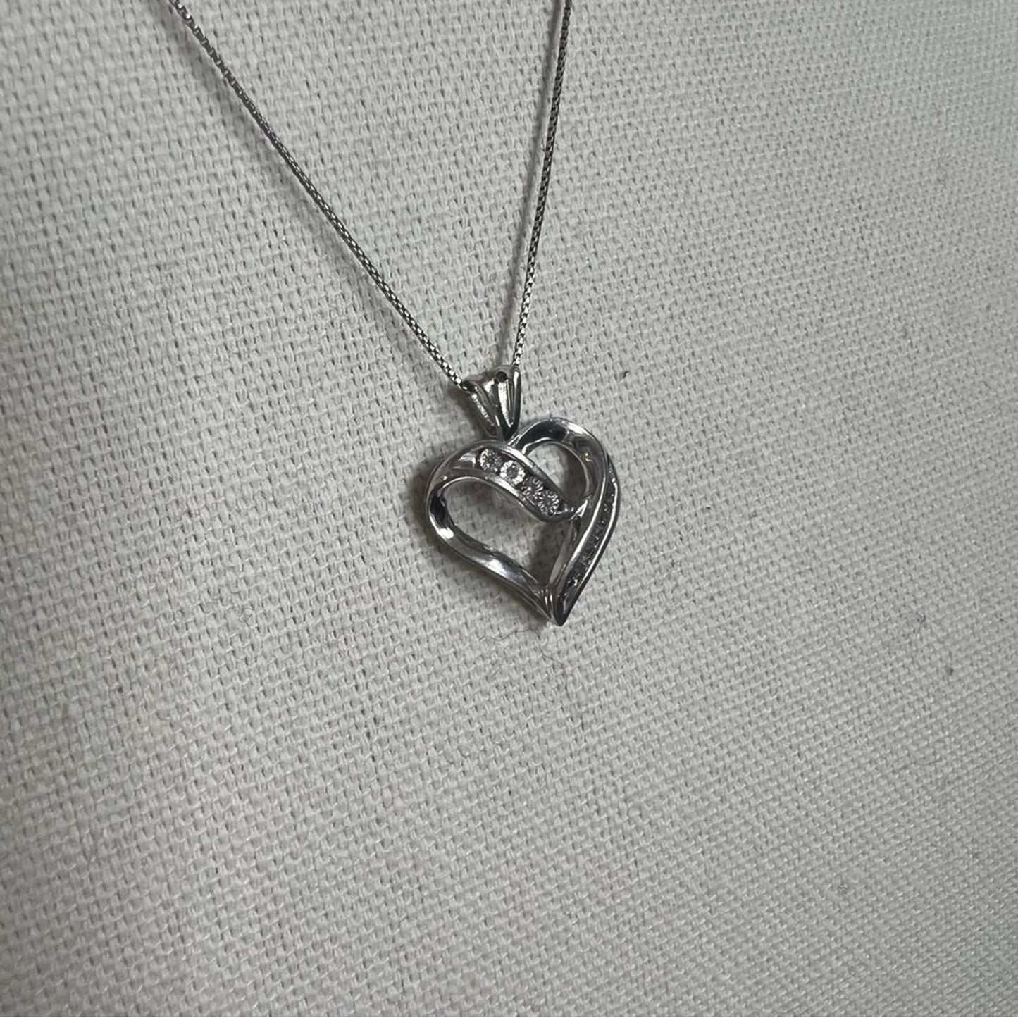 Sterling heart necklace
Stamped 925