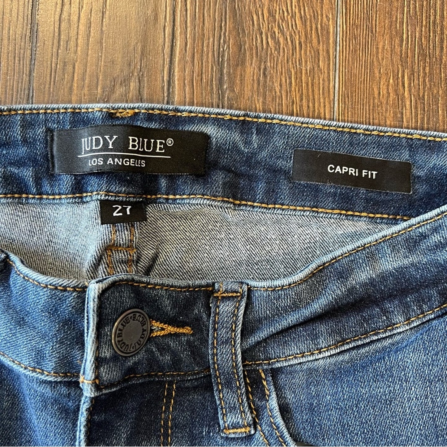 Judy Blue Mid Rise Capri SZ 27/4