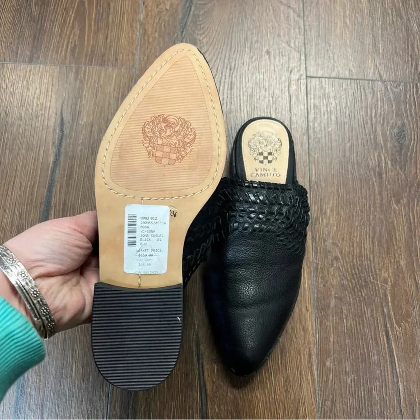 🆕 Vince Camuto some casual black leather mules SZ 6