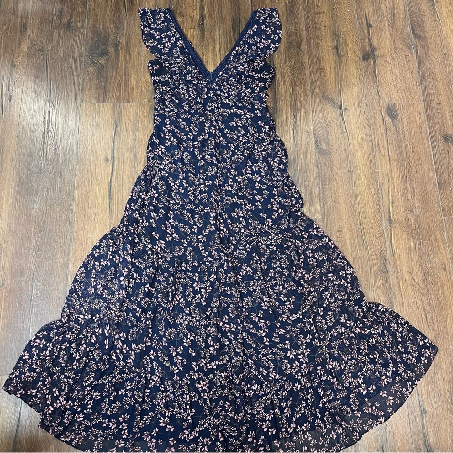 Lulu’s darling daydream navy blue floral print ruffled maxi dress SZ MED