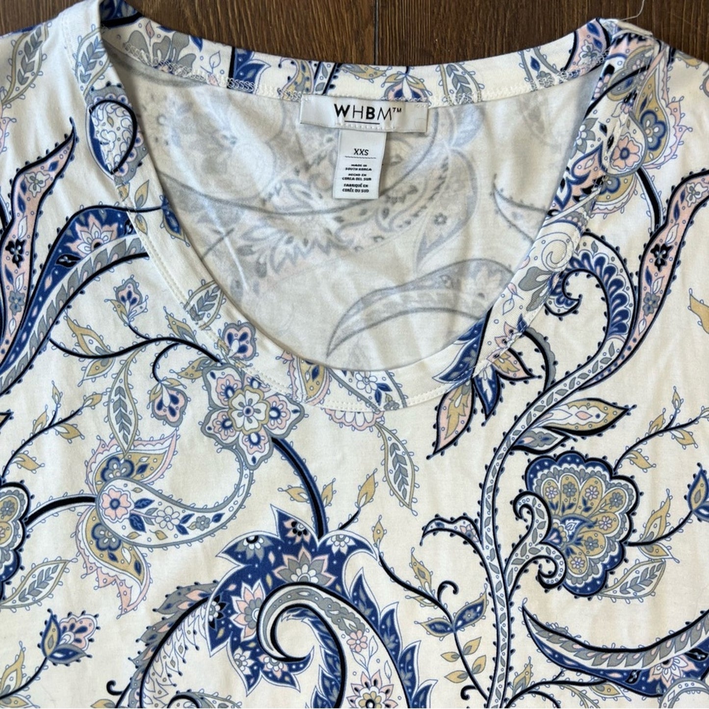 White House black market blue paisley tee SZ XXS