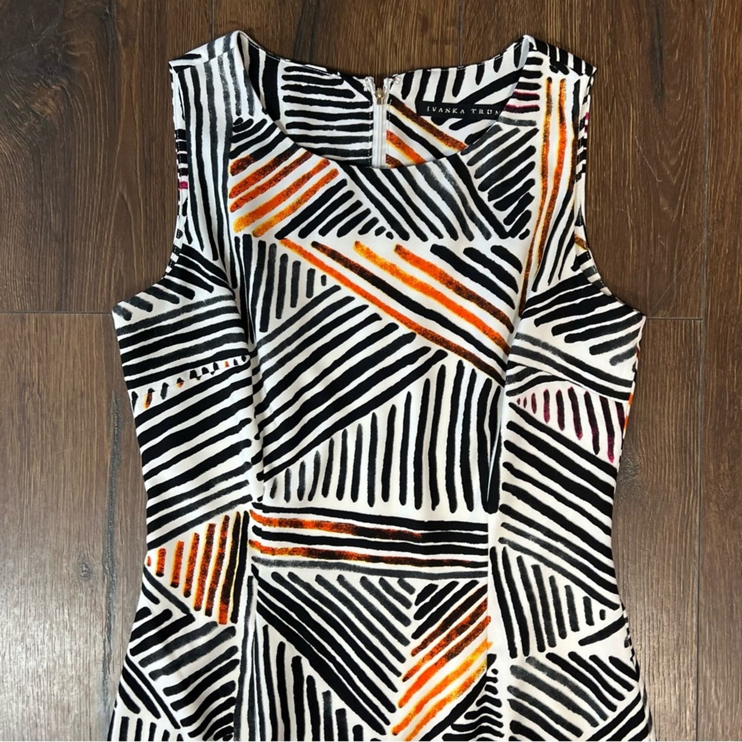 Ivanka Trump abstract sleeveless dress SZ 4
