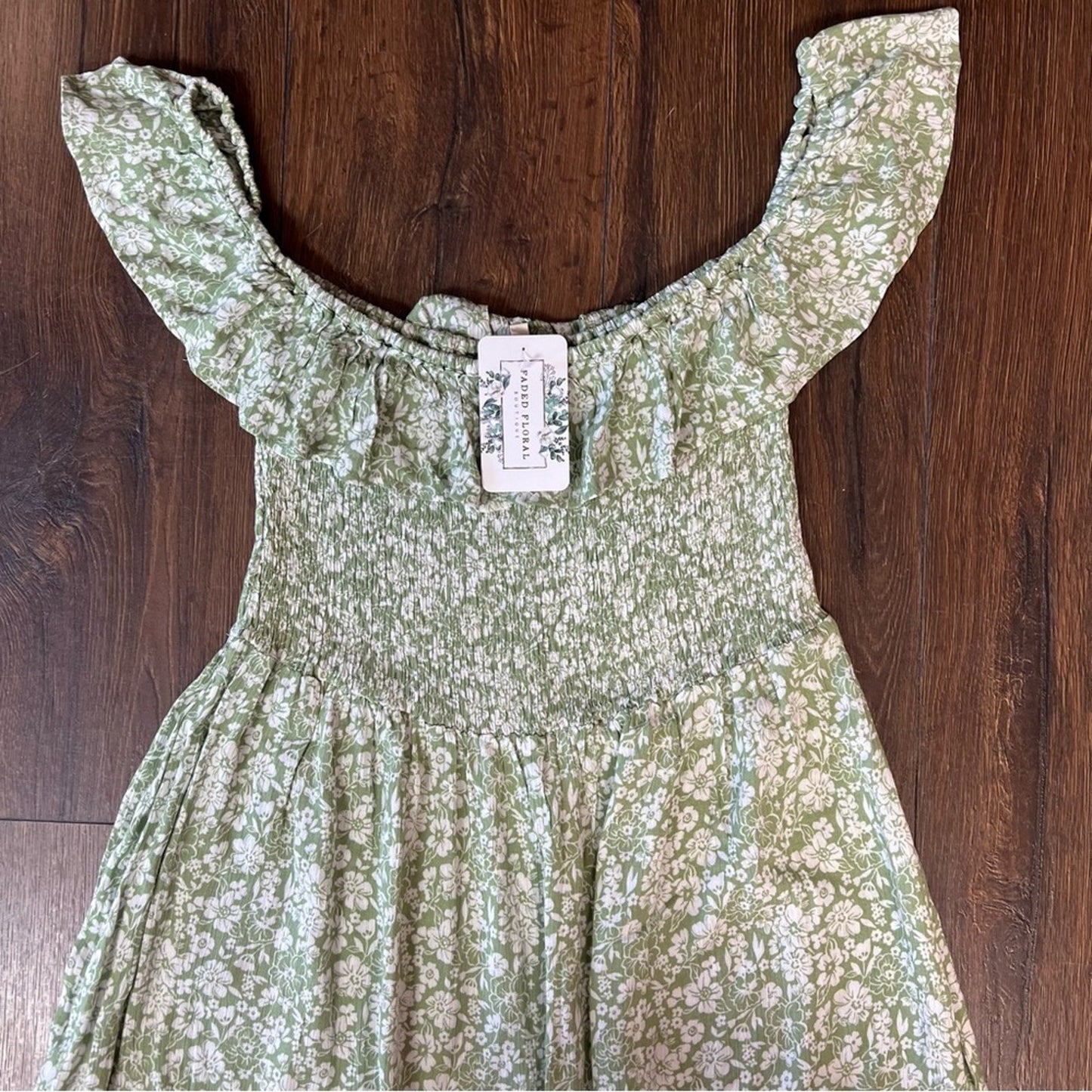 🆕 faded Floral, Boutique Promesa green floral maxi dress SZ LG