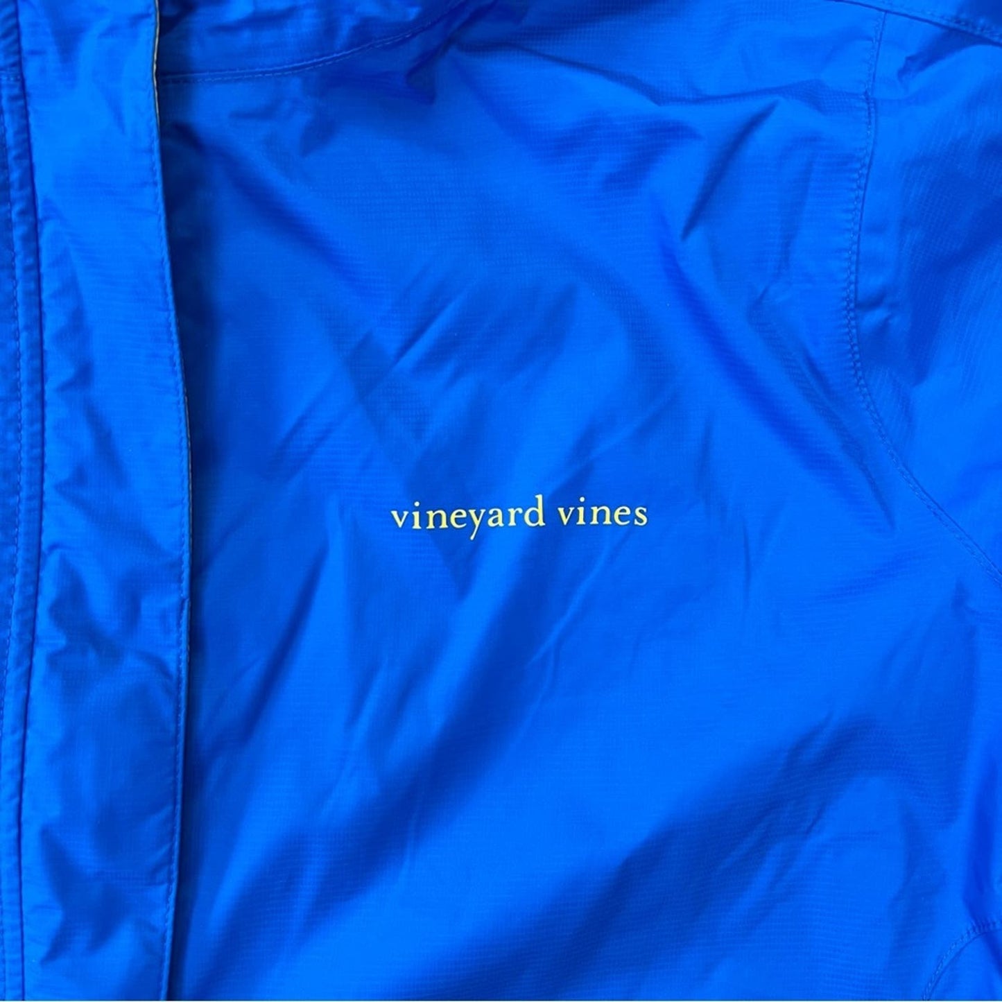 Vineyard Vines blue & yellow Stow & Go Raincoat SZ MED