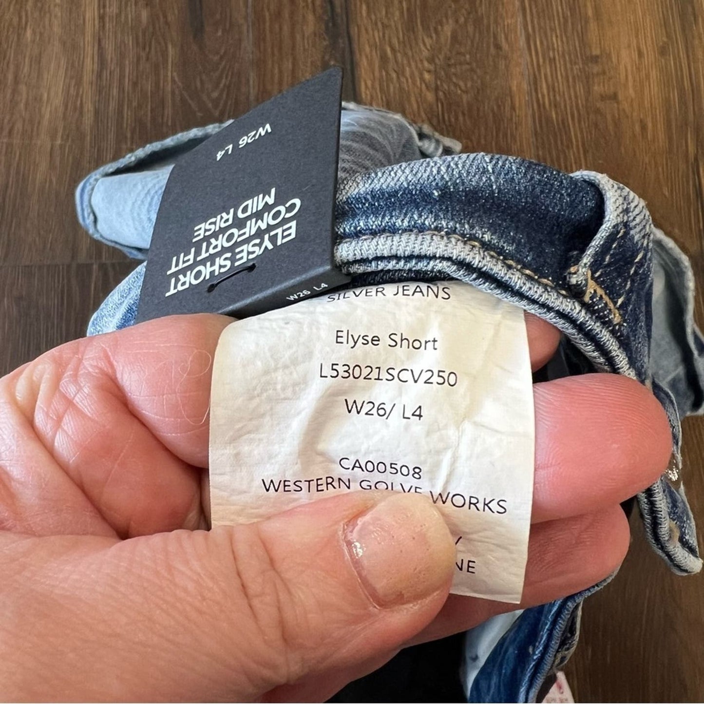 🆕 Silver Jean Elyse Mid Rise Short SZ 26/2