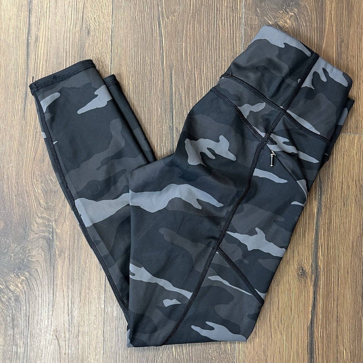 ATHLETA Contender Black Gray CAMO 7/8 Tight Leggings Zip Pockets Size SM