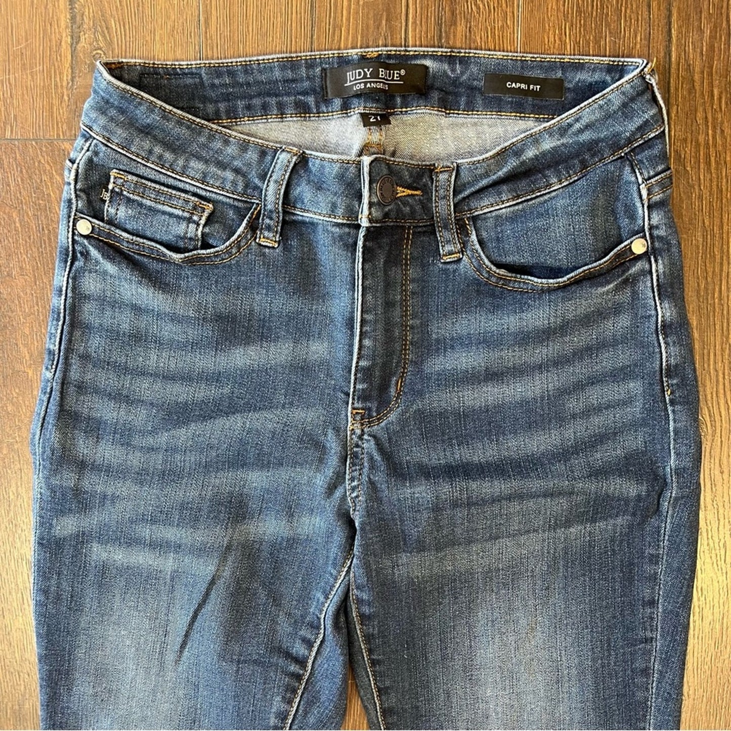 Judy Blue Mid Rise Capri SZ 27/4