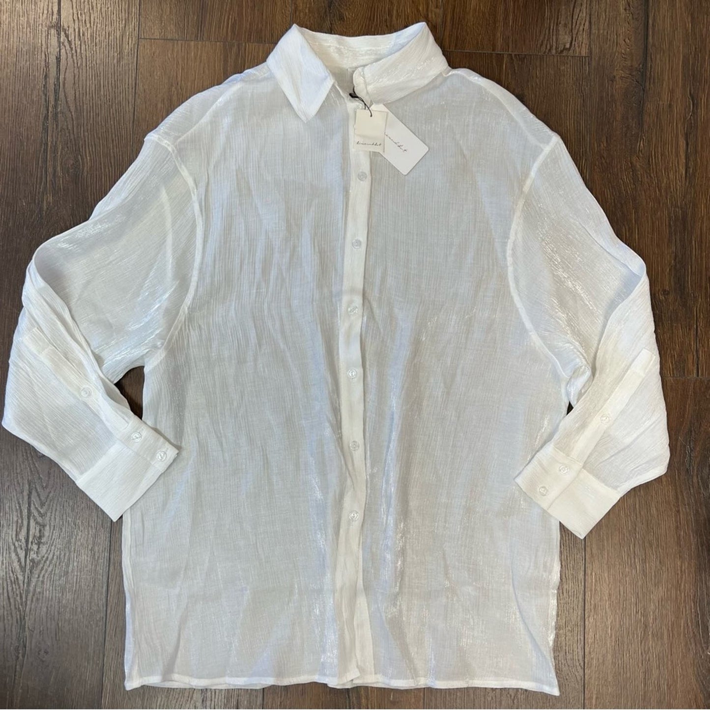 🆕 Line & dot white shimmer button down SZ MED