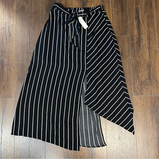 🆕 Glam Los Angelos black.striped skirt SZ MED