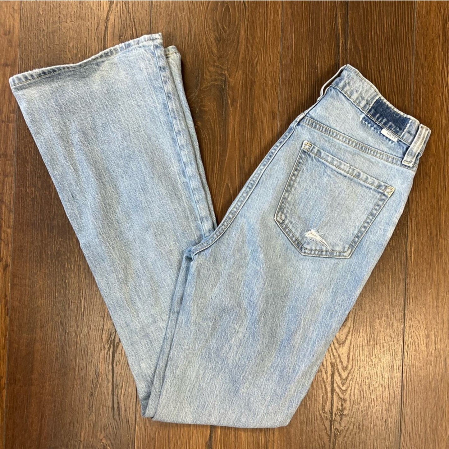 Daze denim go-getter light wash distressed flare jeans SZ 25/0