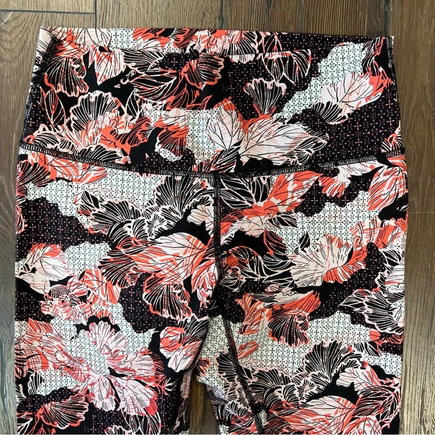 Lululemon Wunder Under Luxe‎ Lunar Spring Floral SZ 8