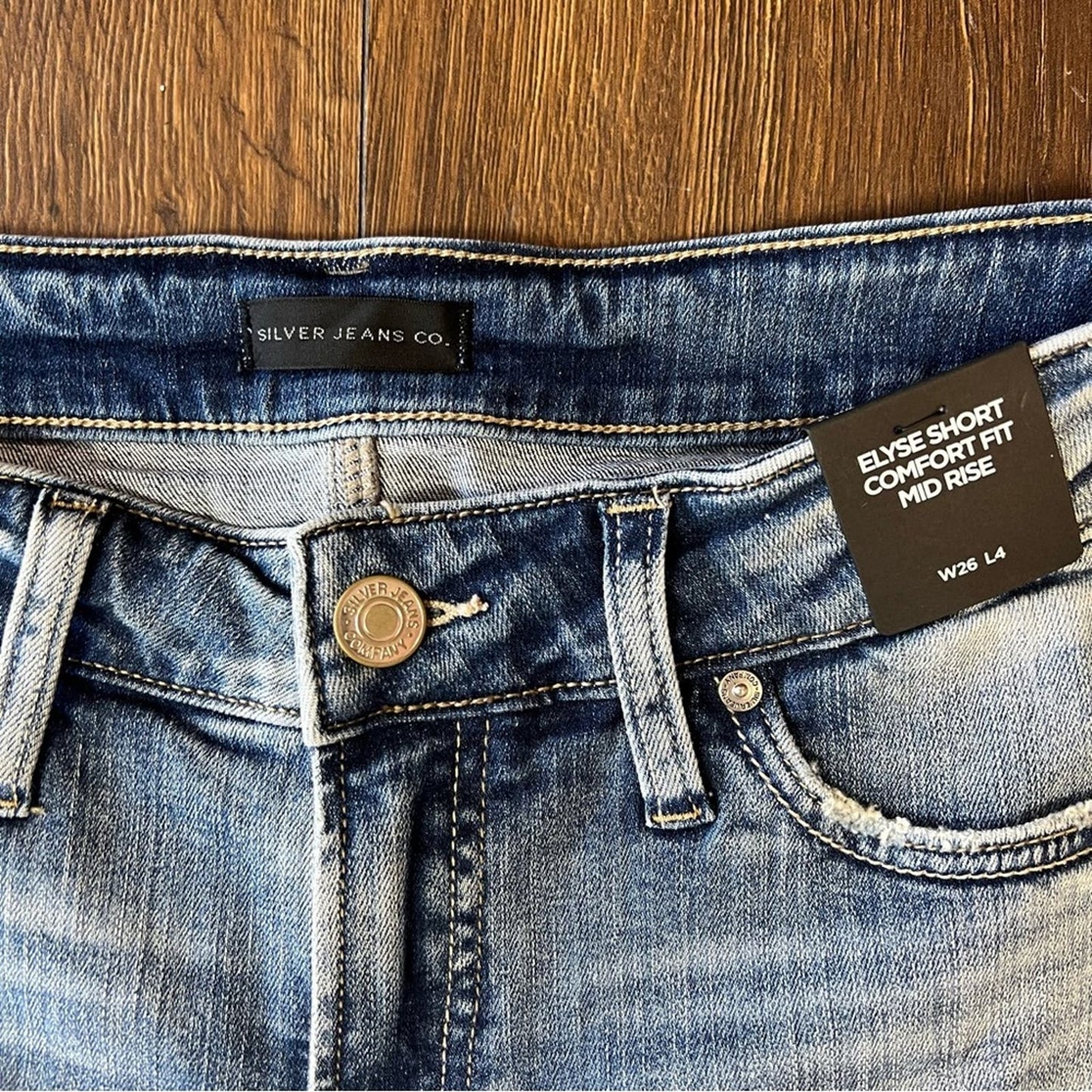 🆕 Silver Jean Elyse Mid Rise Short SZ 26/2