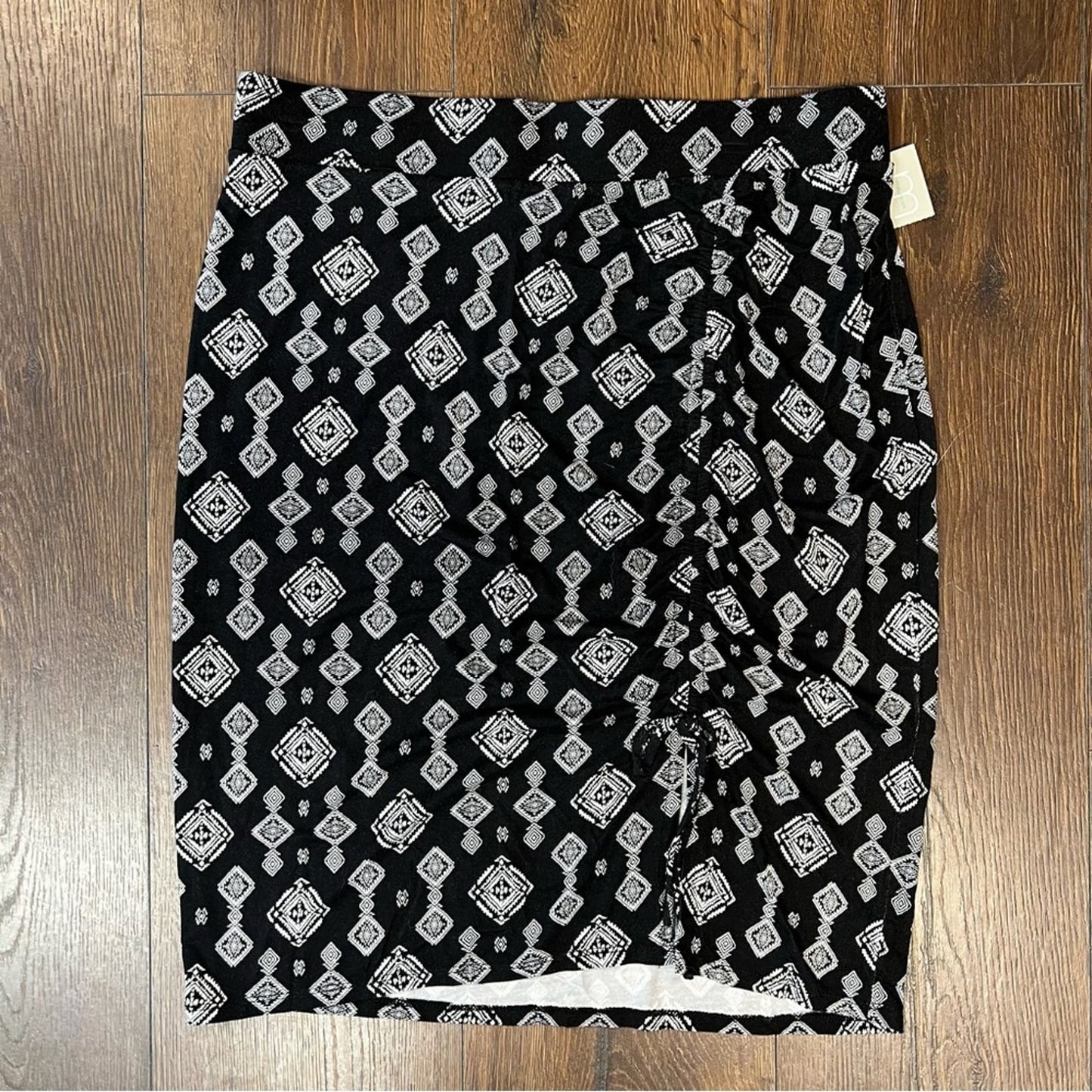🆕 Maurice’s Ruched Midi Skirt SZ MED