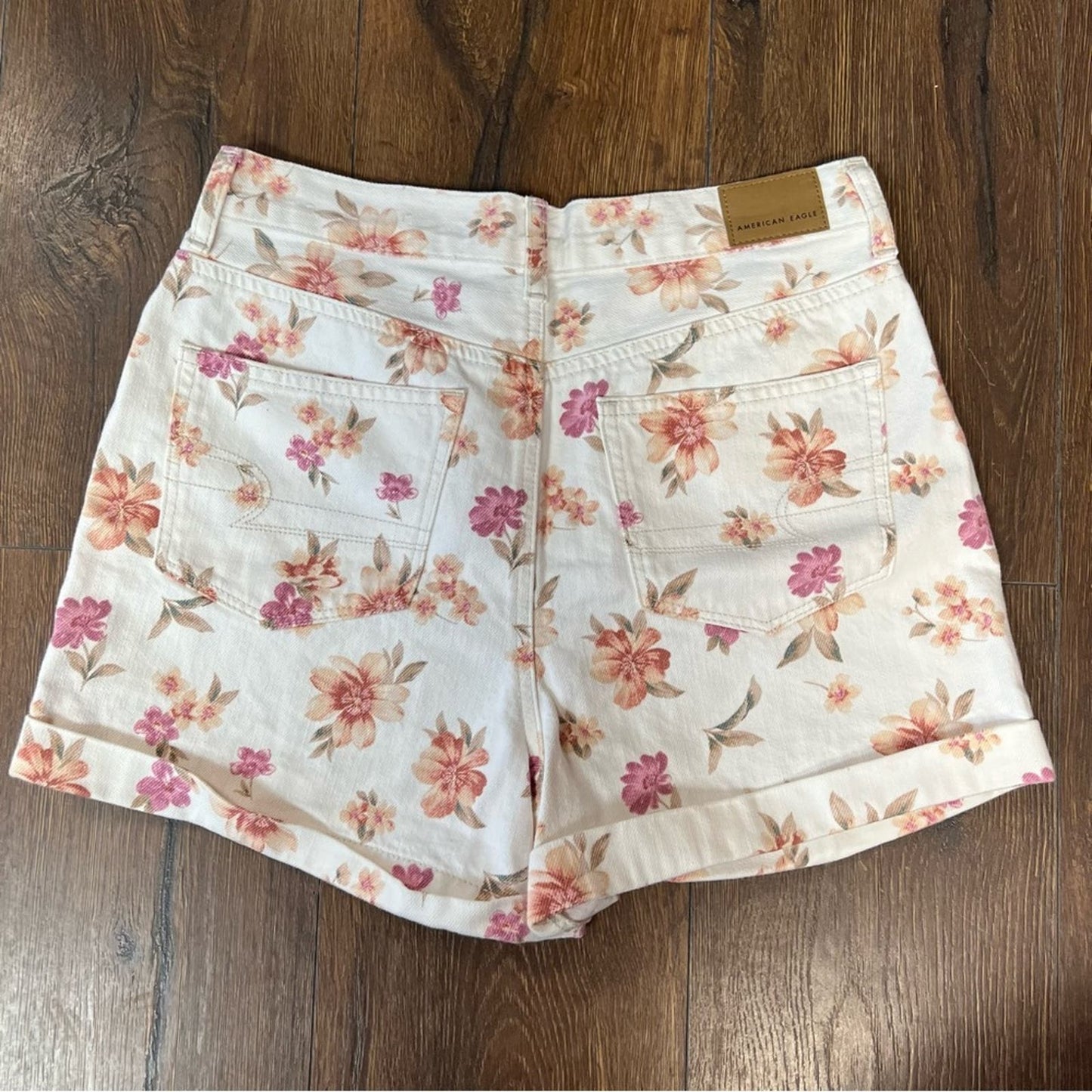 American Eagle white floral mom shorts SZ 4