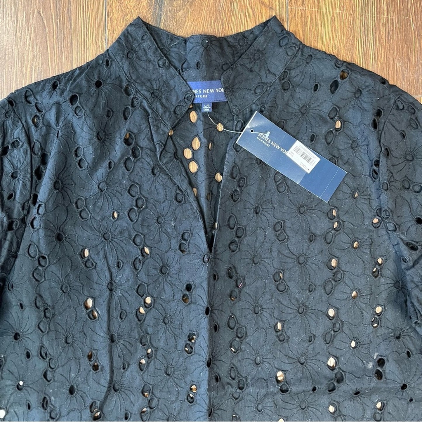🆕 Jones New York black eyelet blouse SZ LG