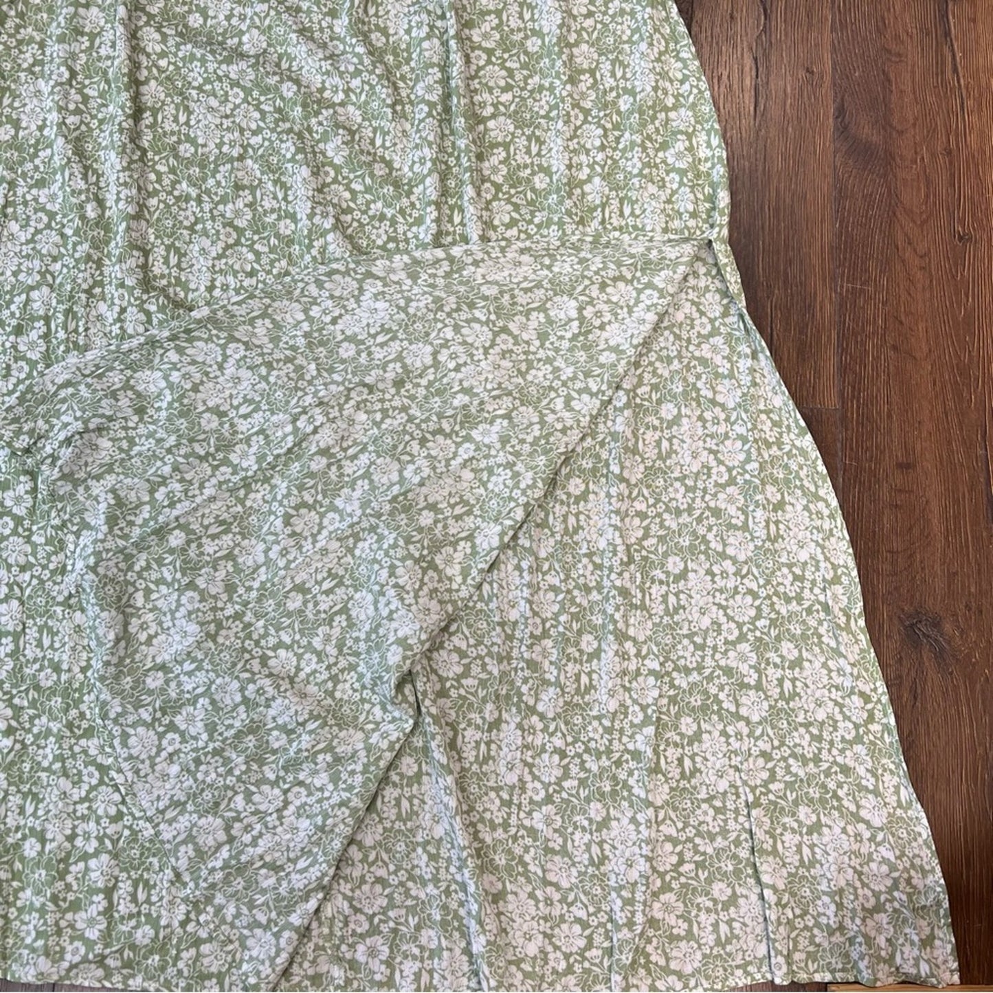 🆕 faded Floral, Boutique Promesa green floral maxi dress SZ LG